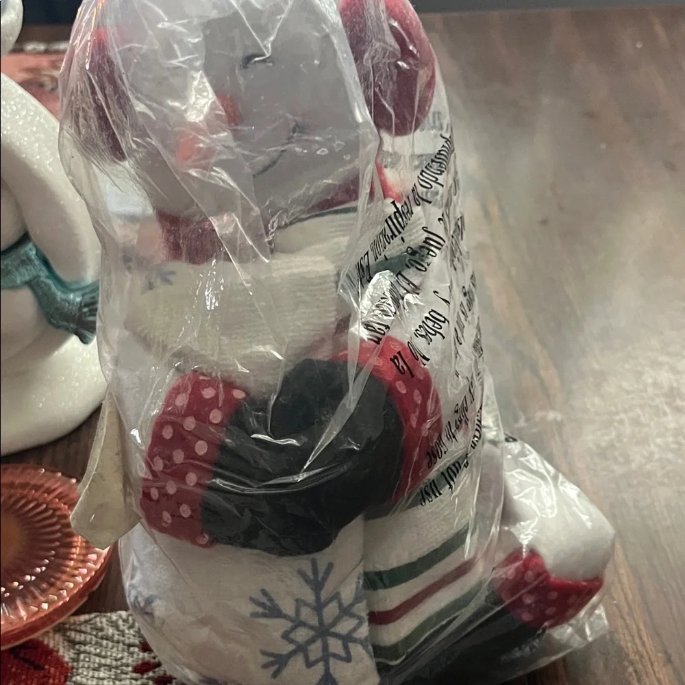 Festive Snowman Holiday Decor w towels never used